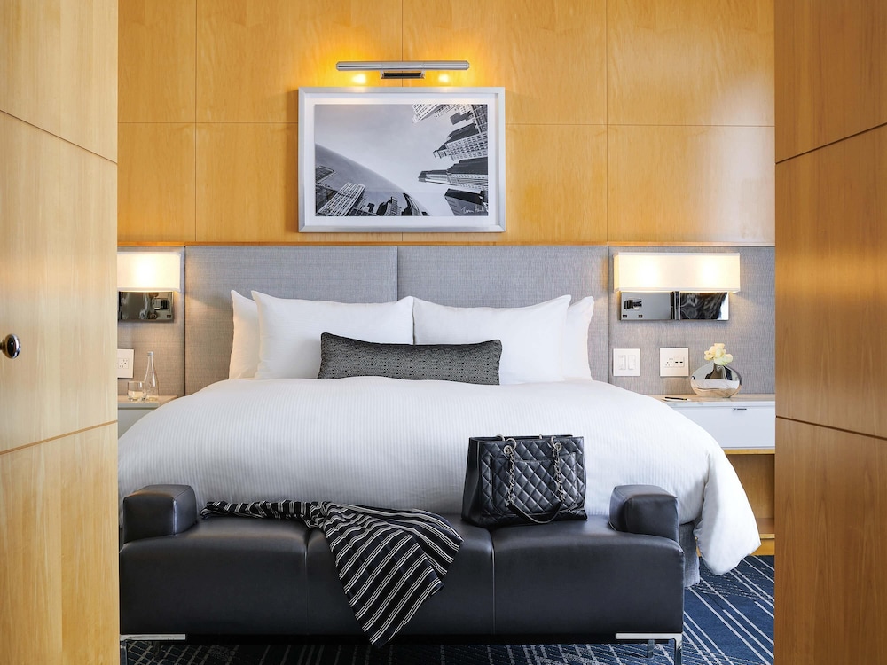 Magnifique Suite, 1 Bedroom, Corner, 1 King Bed, 1 Sofabed