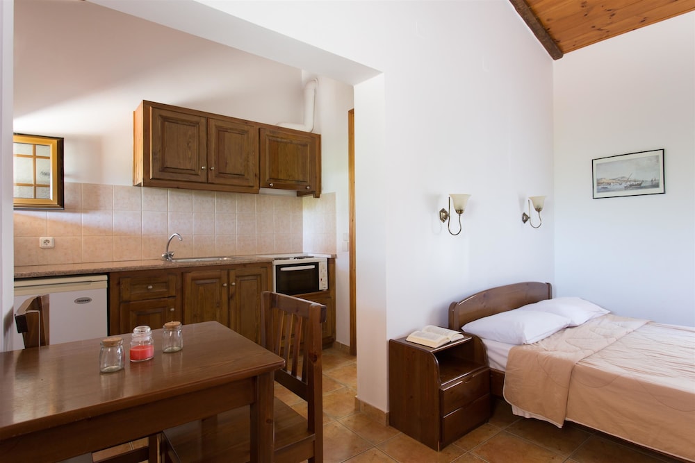Triple Room, Kitchenette, Courtyard Area photo 2