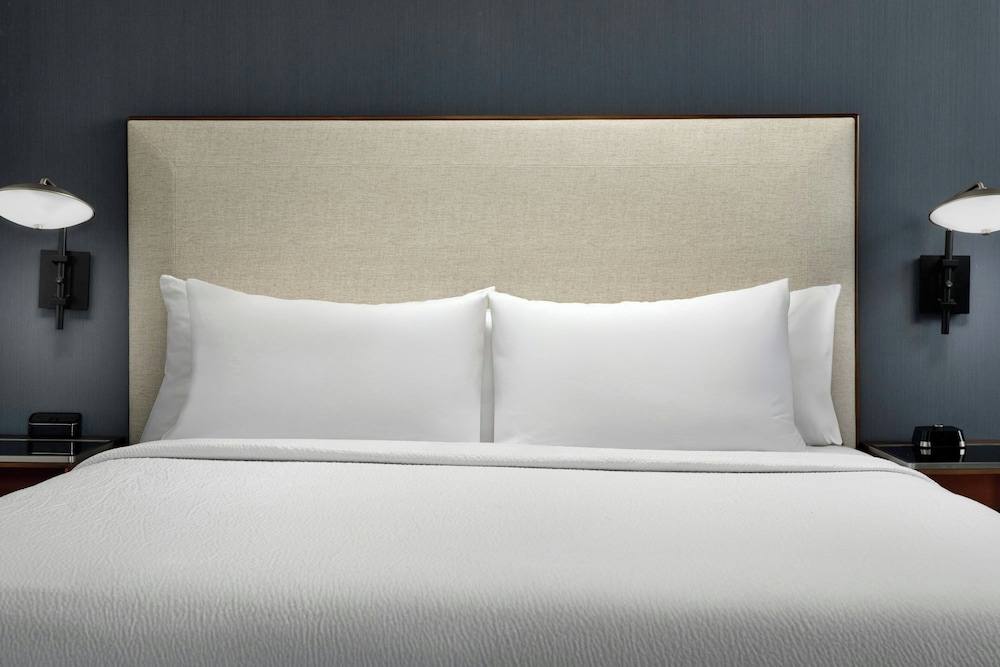 Room, 1 King Bed (Hearing Accessible)