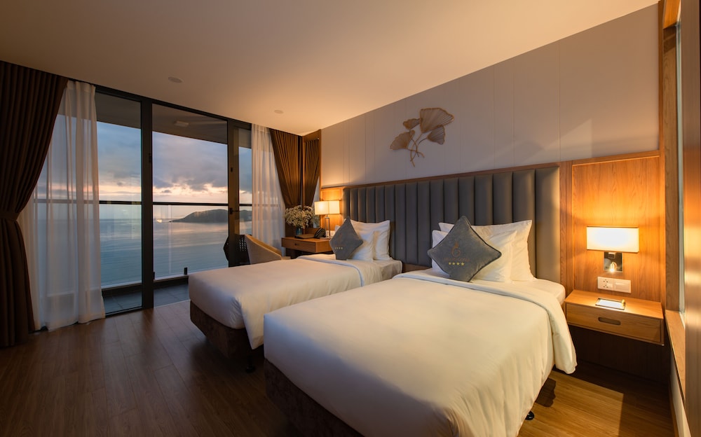 Senior Deluxe Room with Twin Beds