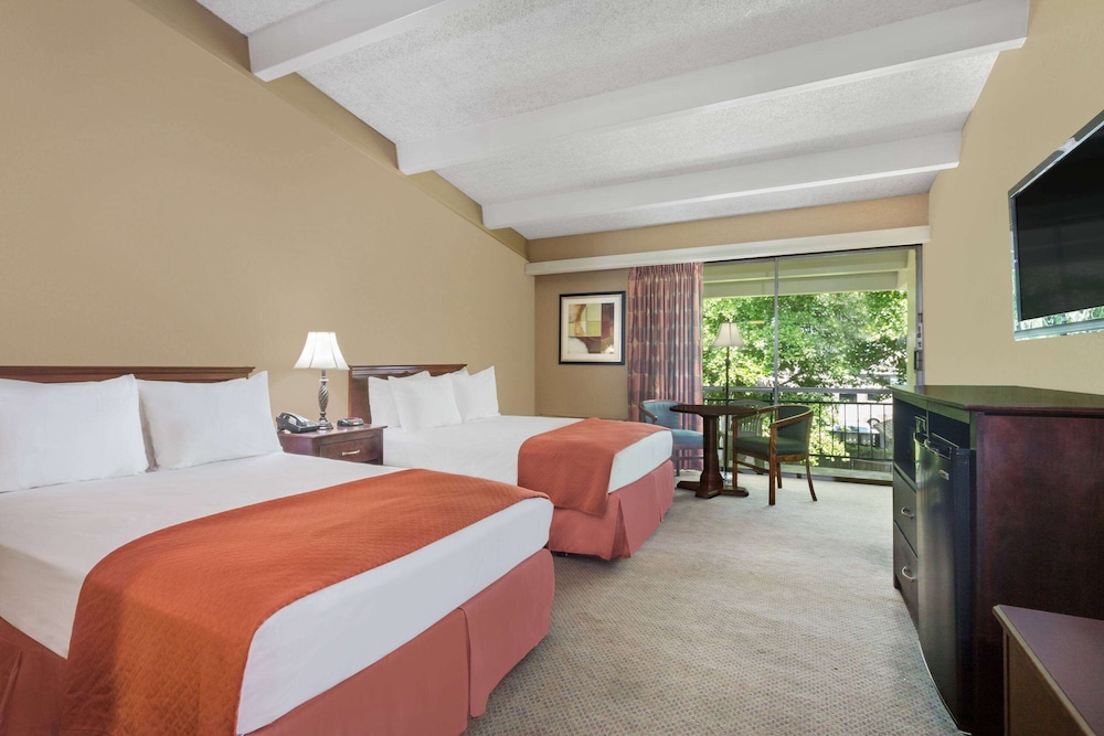 Suite, 2 Double Beds, Non Smoking photo 1