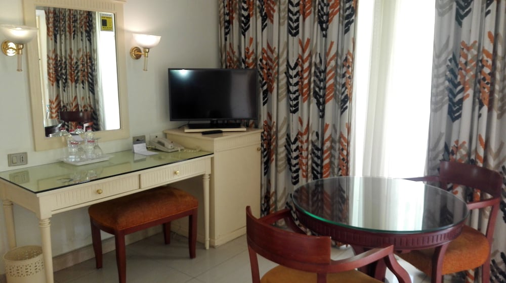 Family Room – Garden View photo 2
