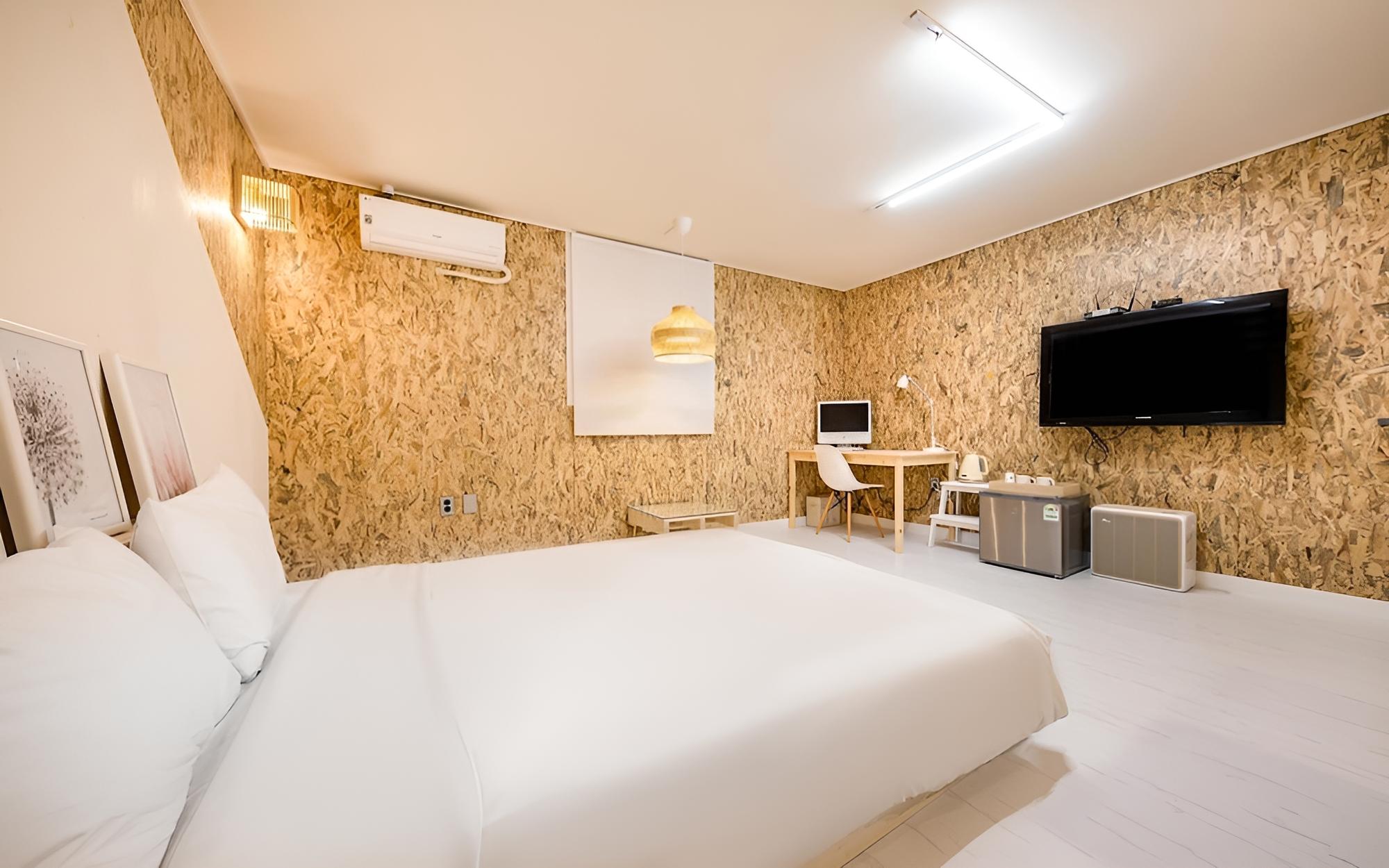 Room (Natural Double (Dayuse)) - Photo 3