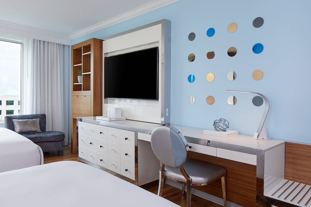 Club Room, 2 Queen Beds - Photo 3