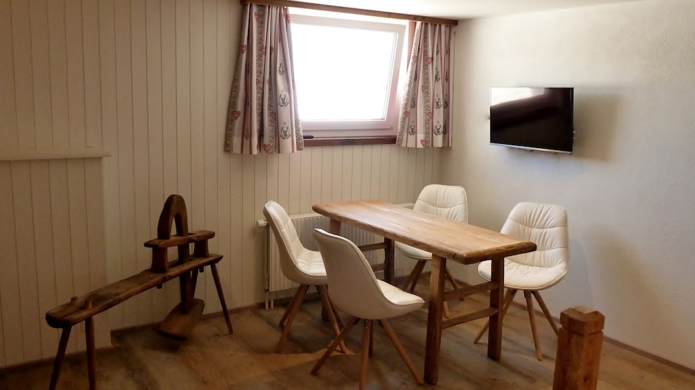 Room, Shared Bathroom (Hahnen) photo 2