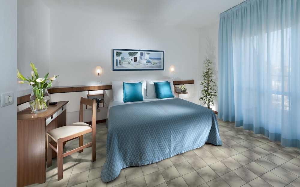 Economy Triple Room photo 1