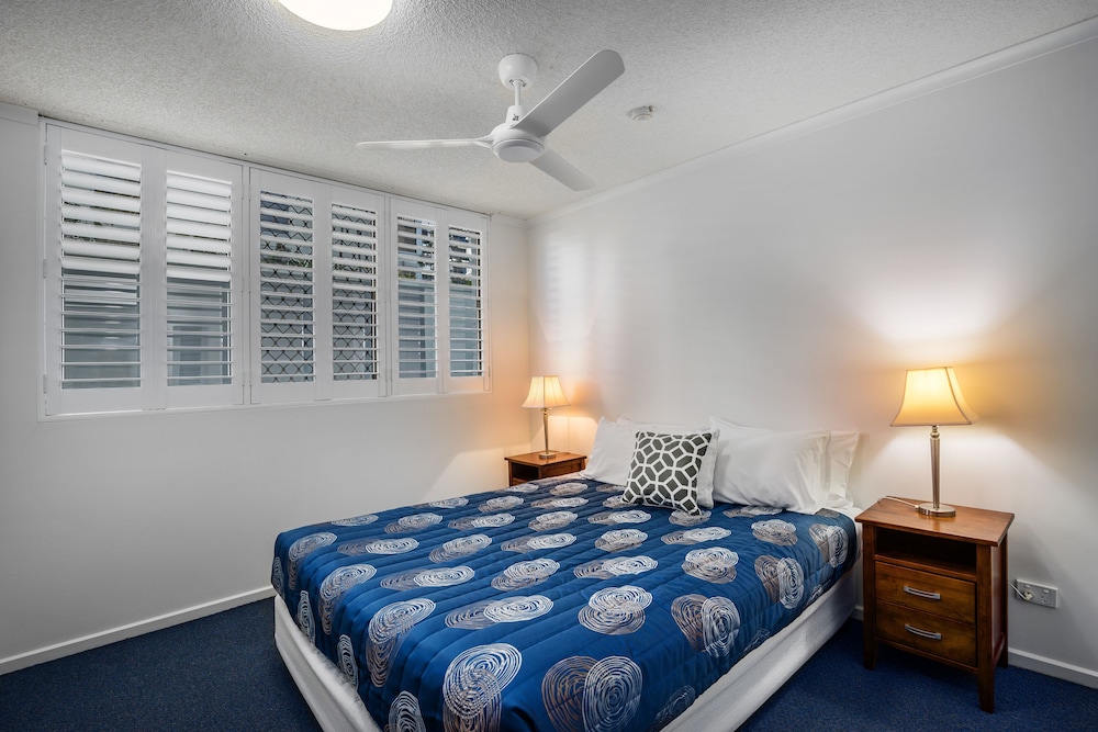2 Bedroom Courtyard Apartment photo 2