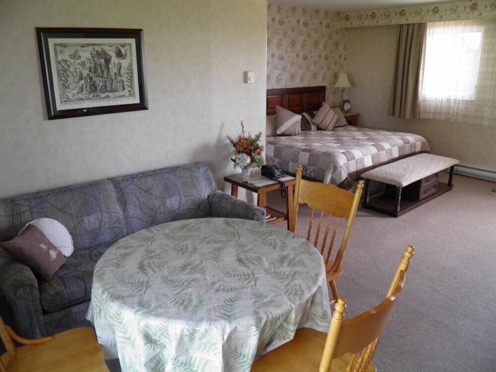 Superior Room, 2 Queen Beds, Ocean View photo 2