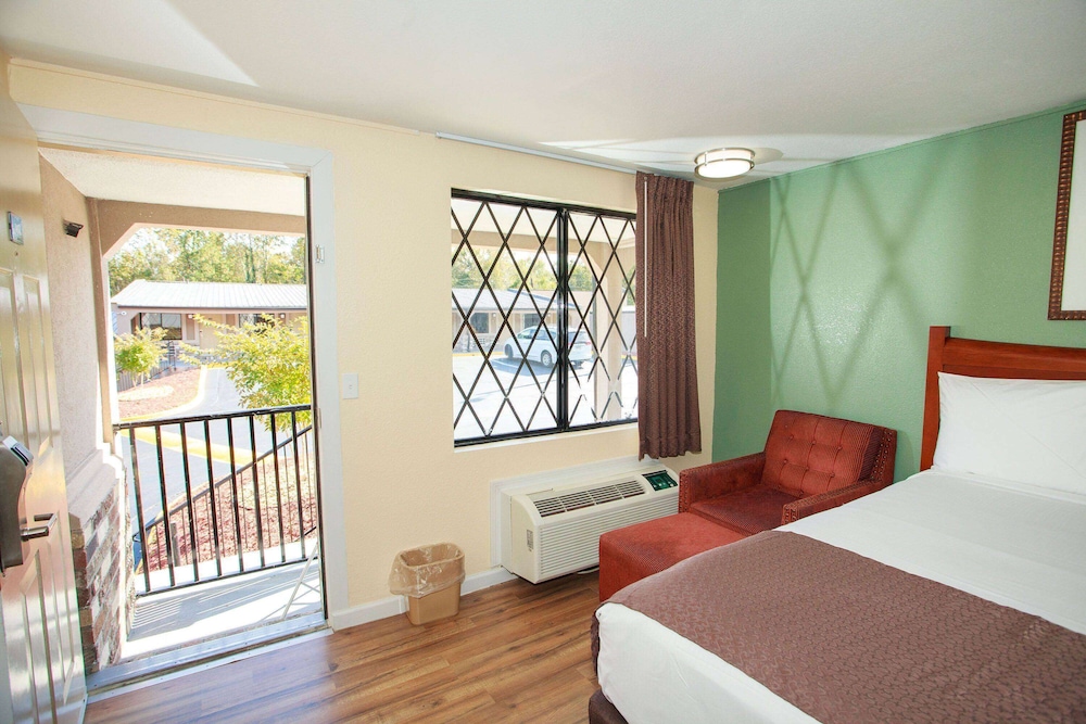 Room, 2 Queen Beds, Smoking - Photo 3