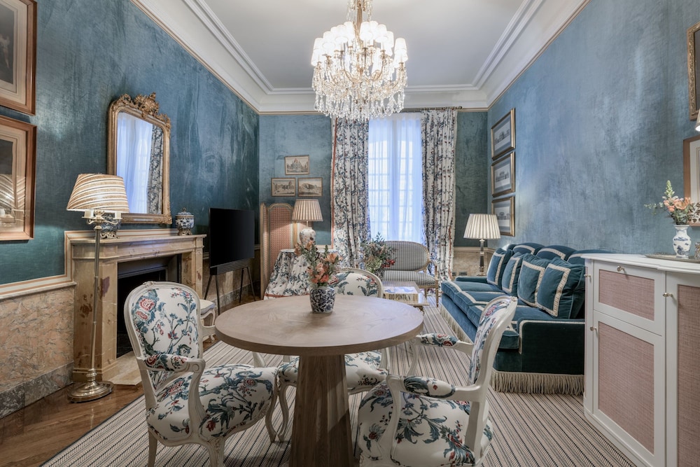 Royal Suite, 2 Bedrooms, Garden View thumbnail 5