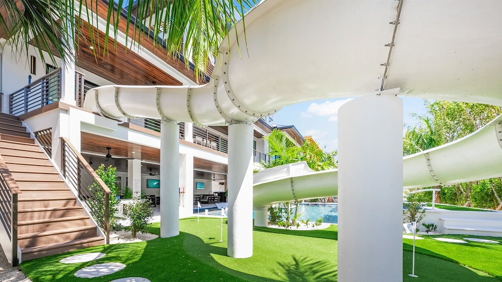 Deep Blue Sea in Sarasota, 사진 15