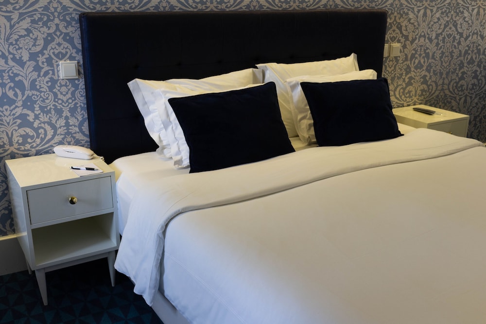 Family Double or Twin Room, City View (Street View)