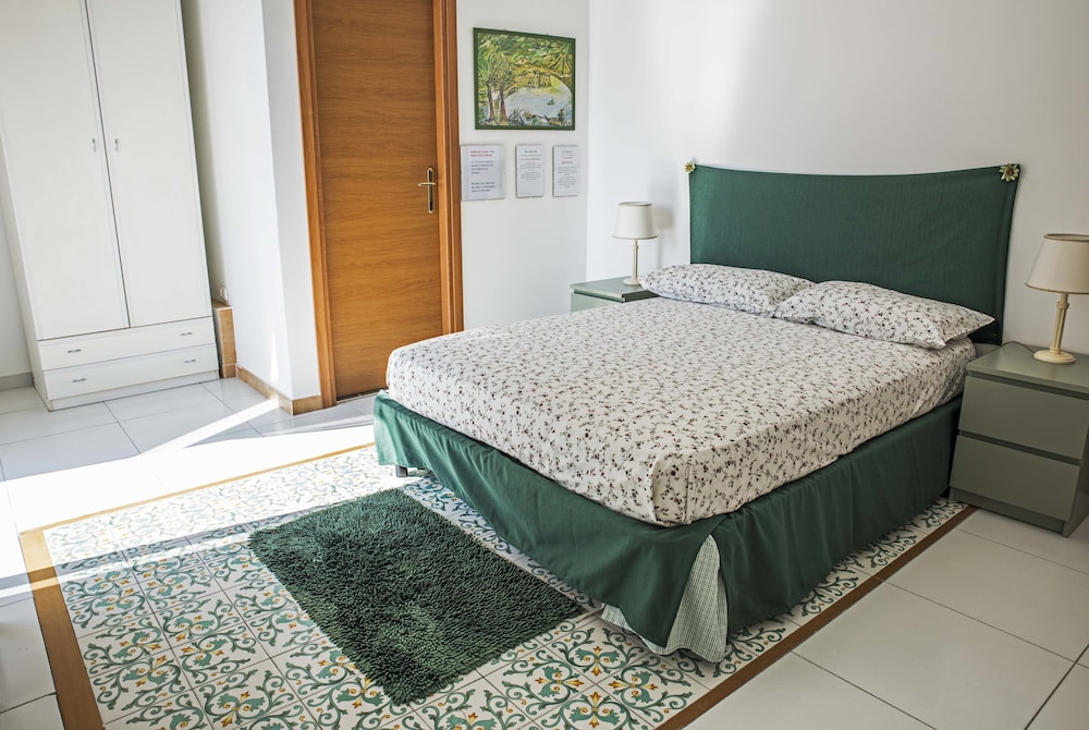 Traditional Double Room, Refrigerator, City View