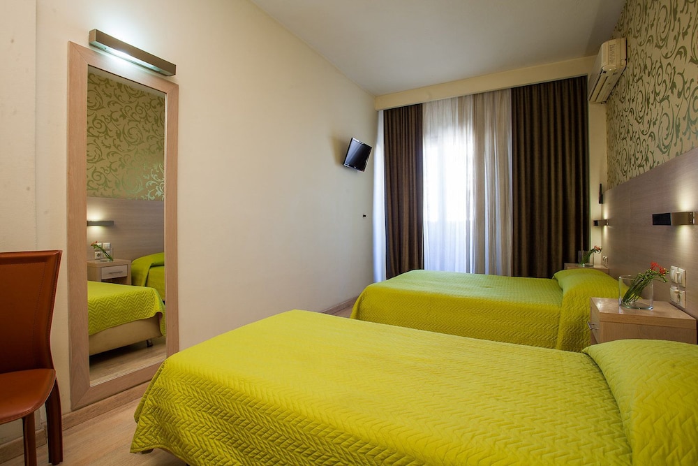Standard Triple Room - Photo 3