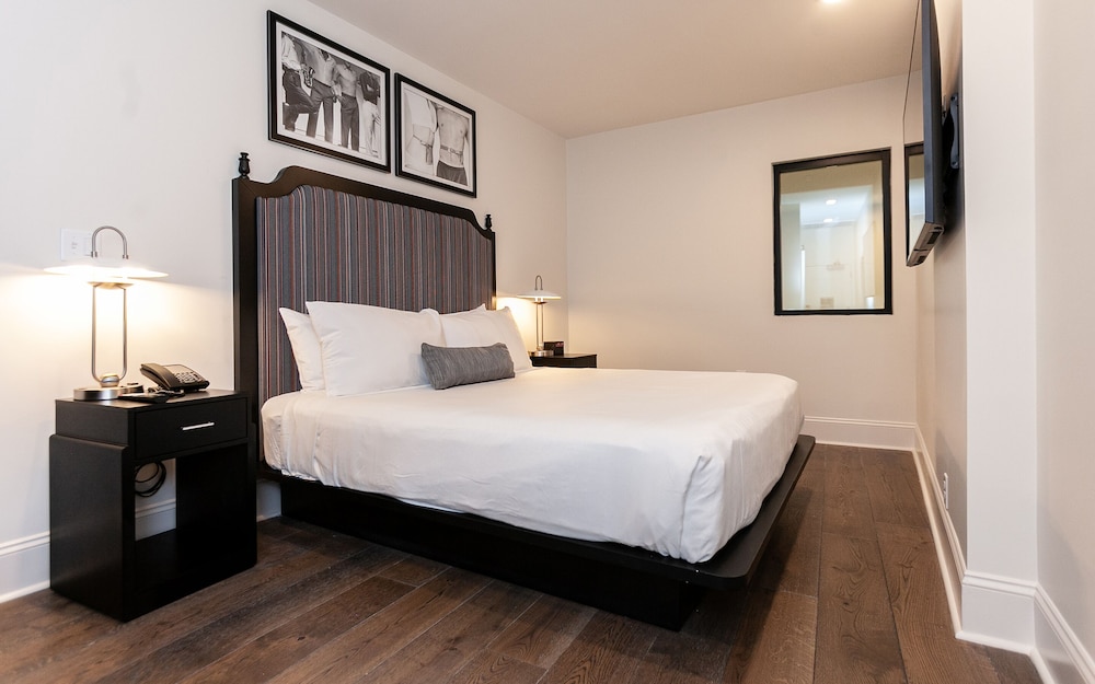 Standard King - Photo 1