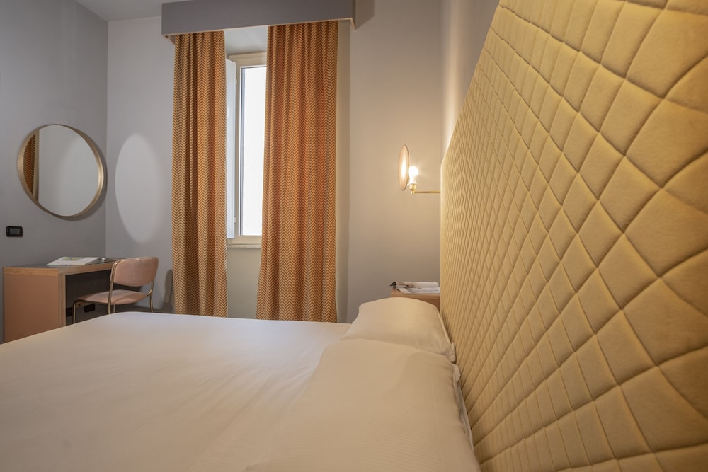 Double Room thumbnail 6