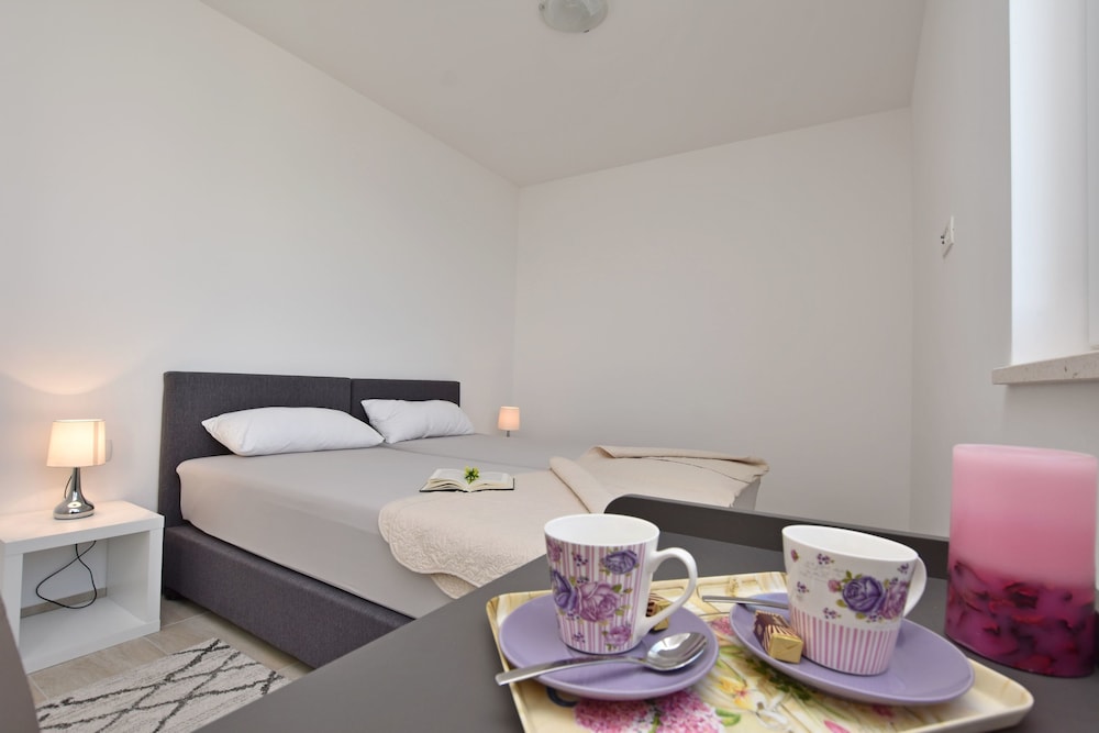 Apartment (A4)