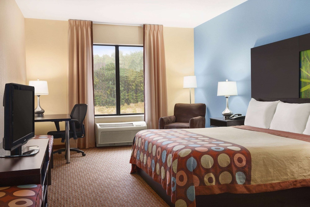 Standard Room, 1 King Bed - Photo 1