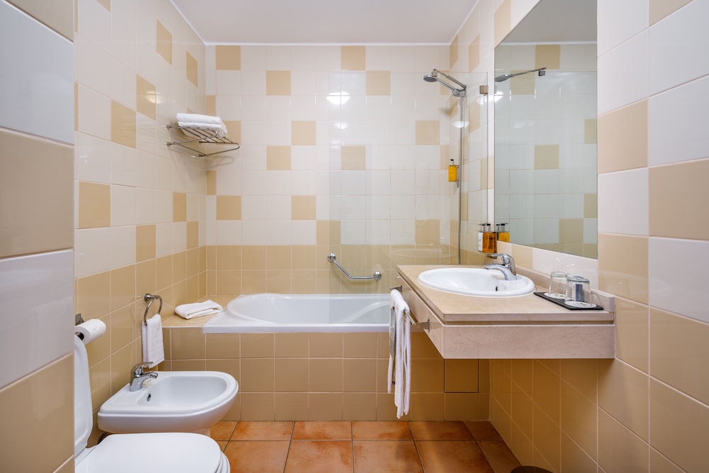 Apartment, 1 Bedroom, Pool View (1 adult) - Photo 8