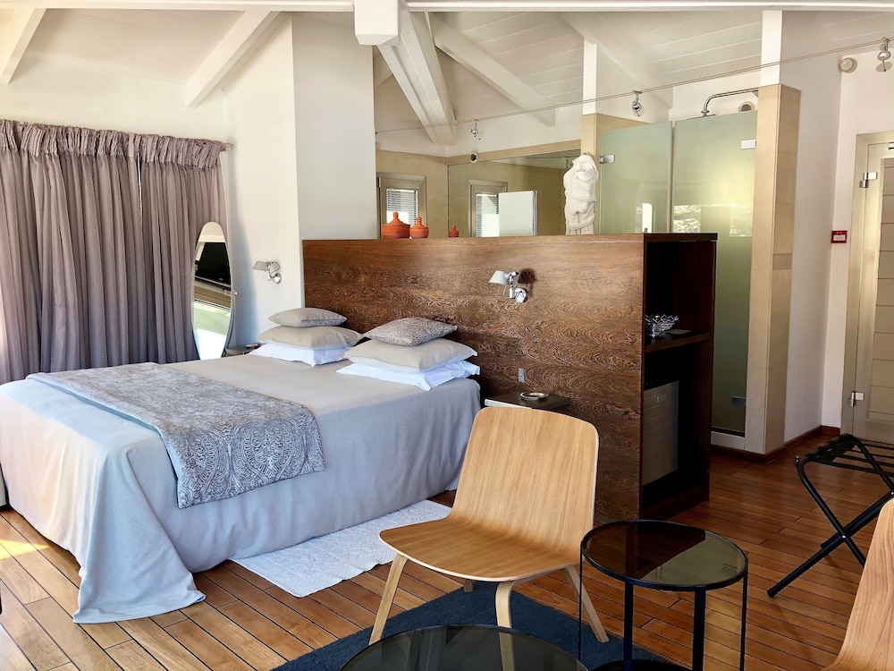Panoramic Suite (Annex Building Genovese, Harbour Side)