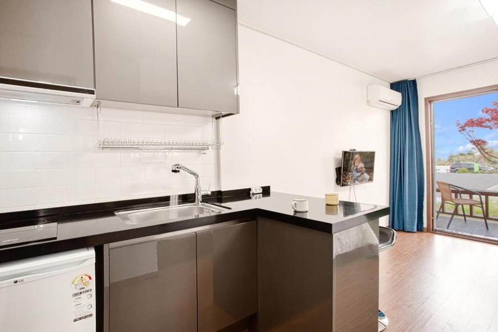 Basic Room, 1 Bedroom (Building A 1st Floor (Random4)) - Photo 5