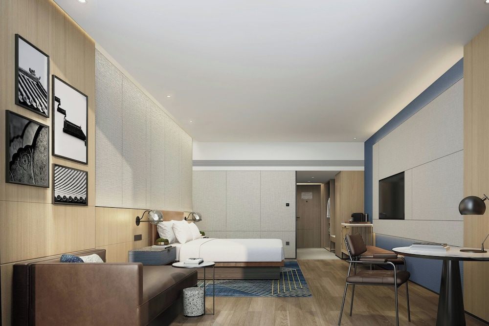 Standard Room, 1 King Bed, City View