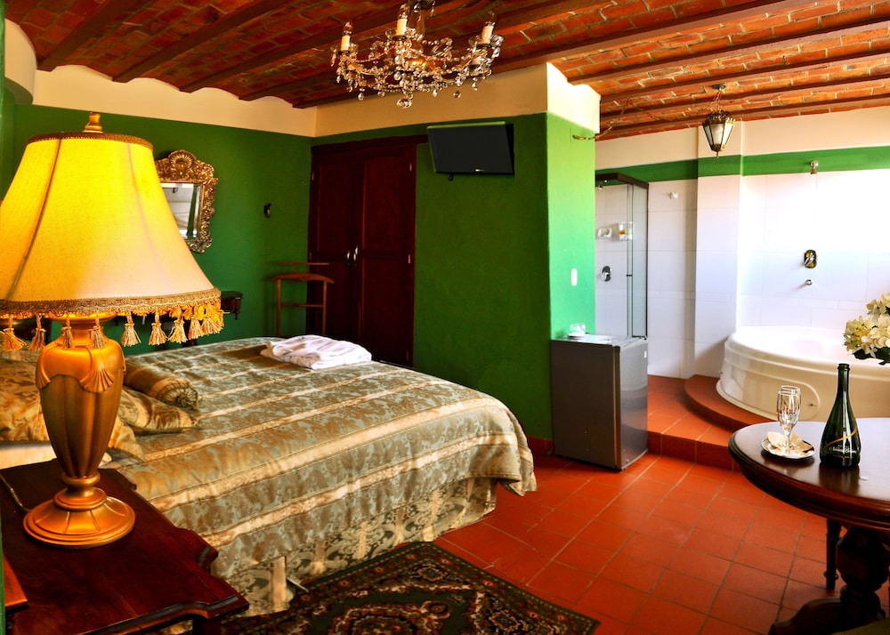 Luxury Suite photo 2