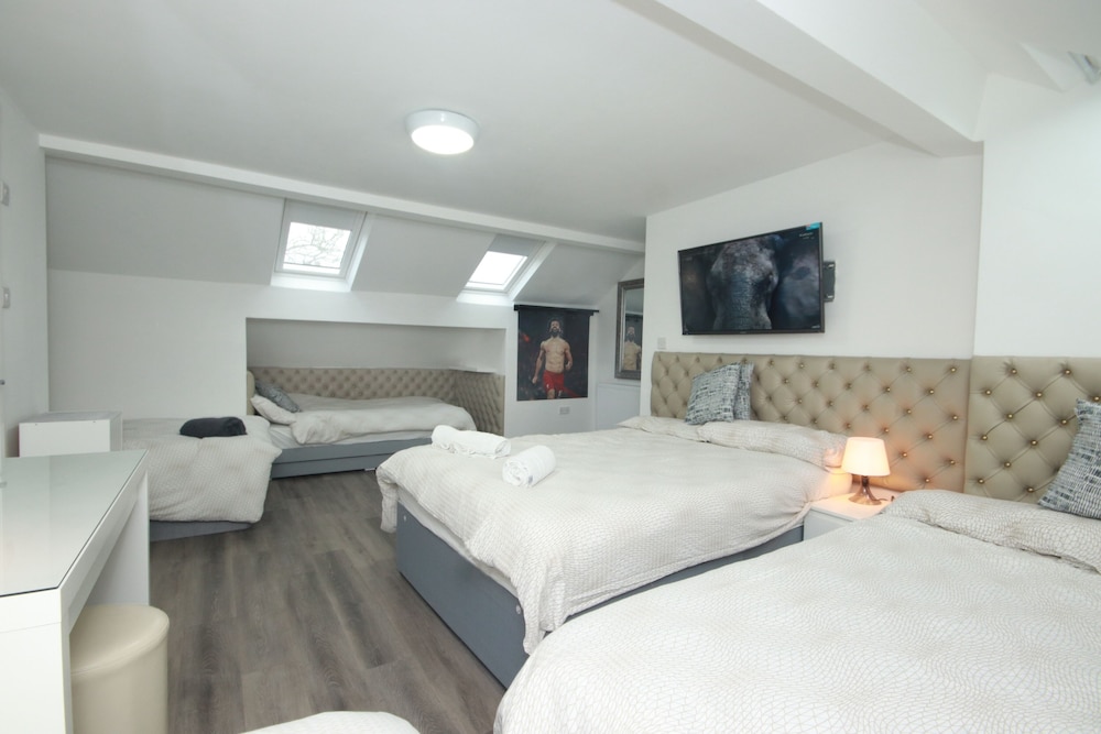 Room, Multiple Beds, Ensuite photo 2