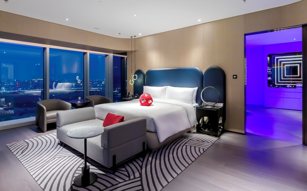Suite, 1 Bedroom, Corner - Photo 2