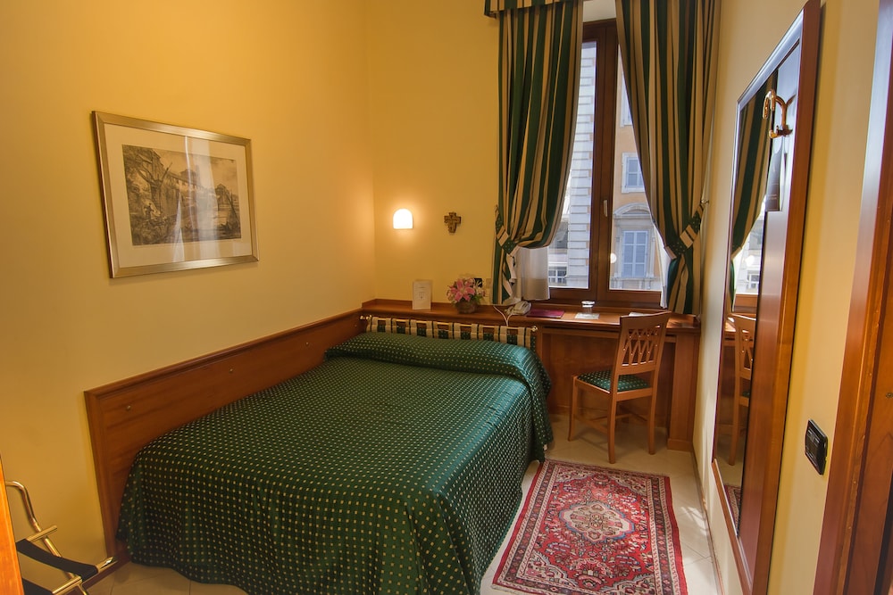 Economy Double Room photo 2