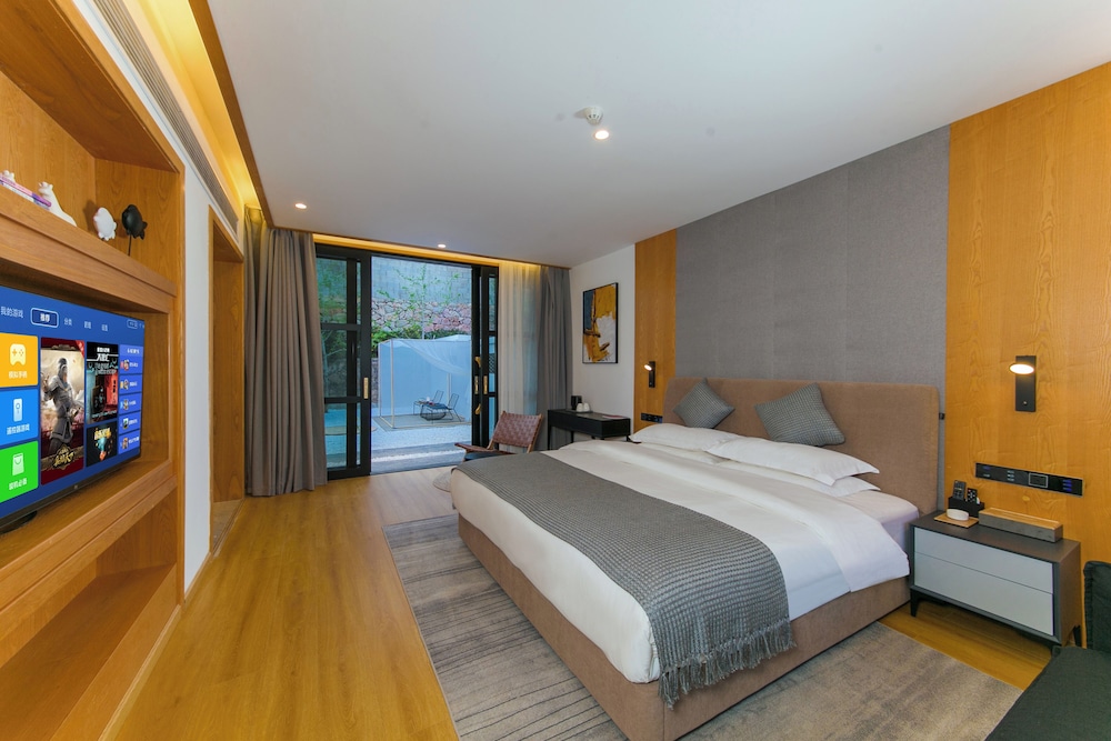 Junior Double Room, Balcony, Garden View