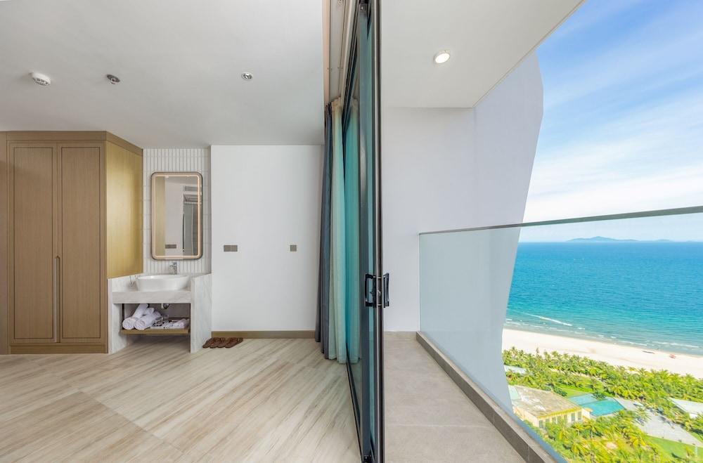 Deluxe Double Room, Partial Ocean View and City View - Photo 5
