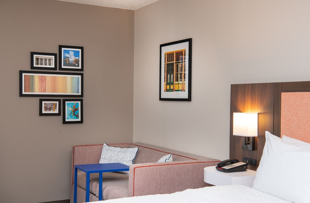 Standard Room, 1 King Bed, Non Smoking - Photo 3