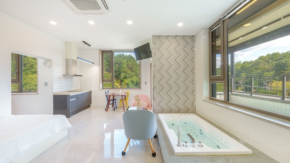Basic Room, 1 Bedroom (Room 201) - Photo 1