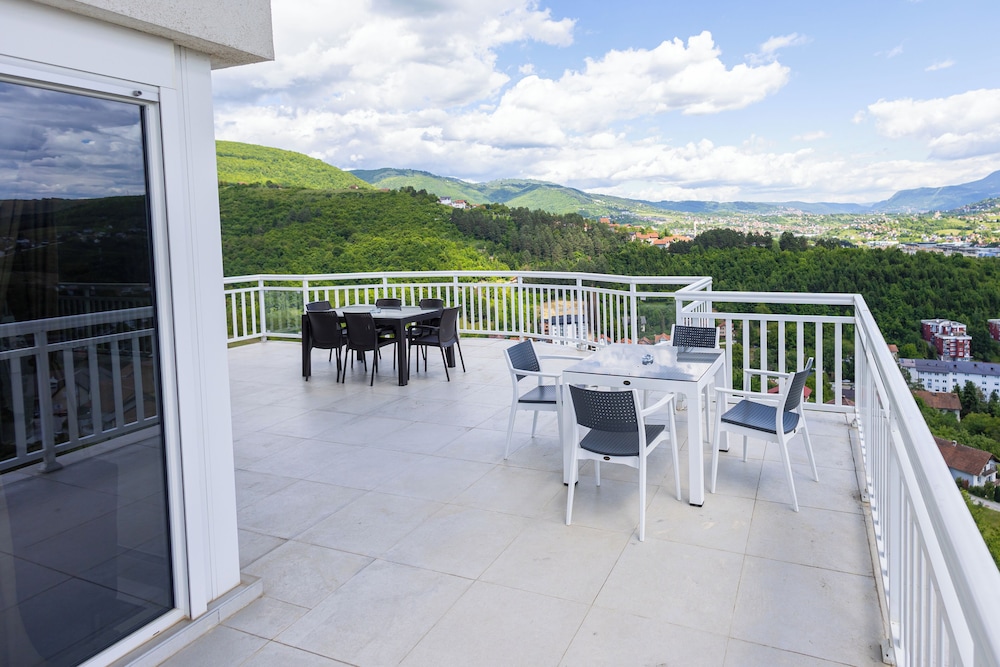 Single Room, Balcony, City View photo 1