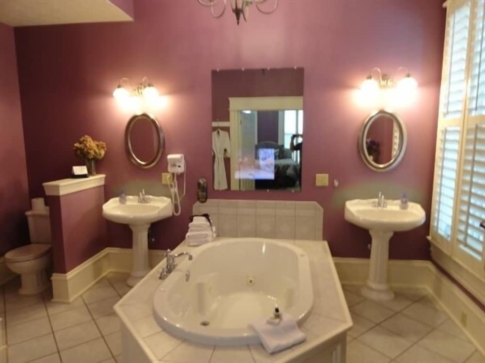 Luxury Suite, 1 King Bed, Fireplace photo 2