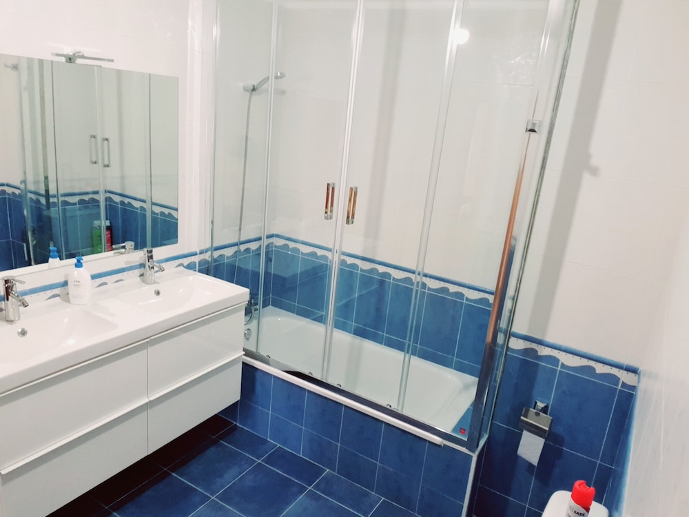 Twin Room, Shared Bathroom photo 3