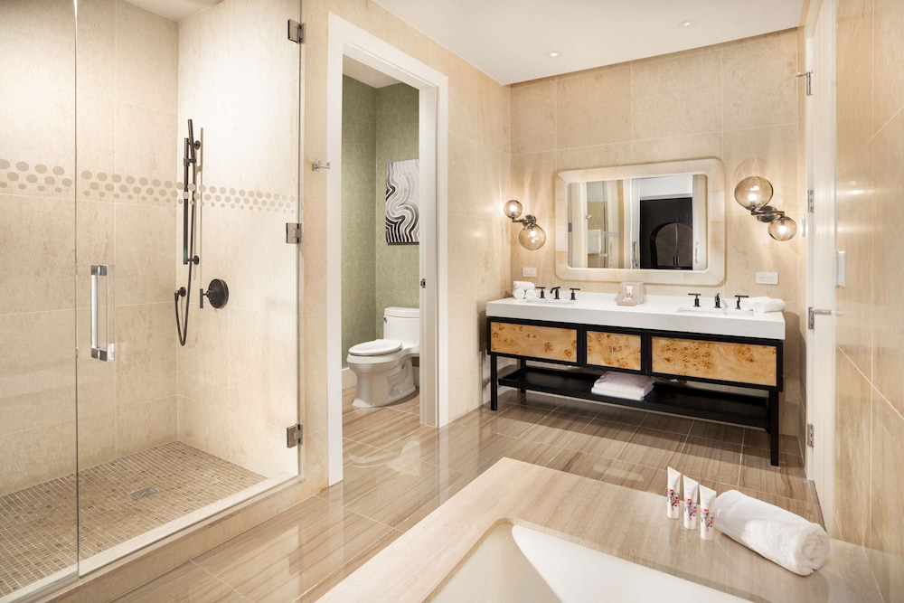 Suite, 1 King Bed (ruby, Dog, Chamber)