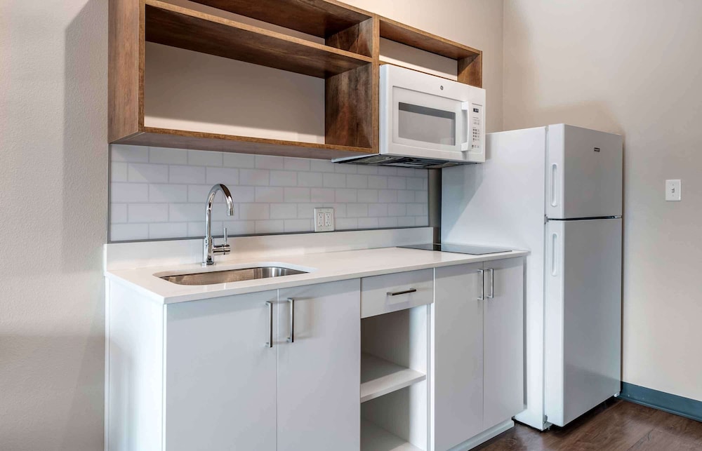 Standard Studio, 2 Queen Beds, Non Smoking, Refrigerator & Microwave - Photo 6