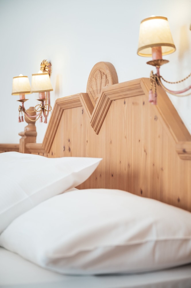 Basic Single Room, 1 Large Twin Bed photo 2
