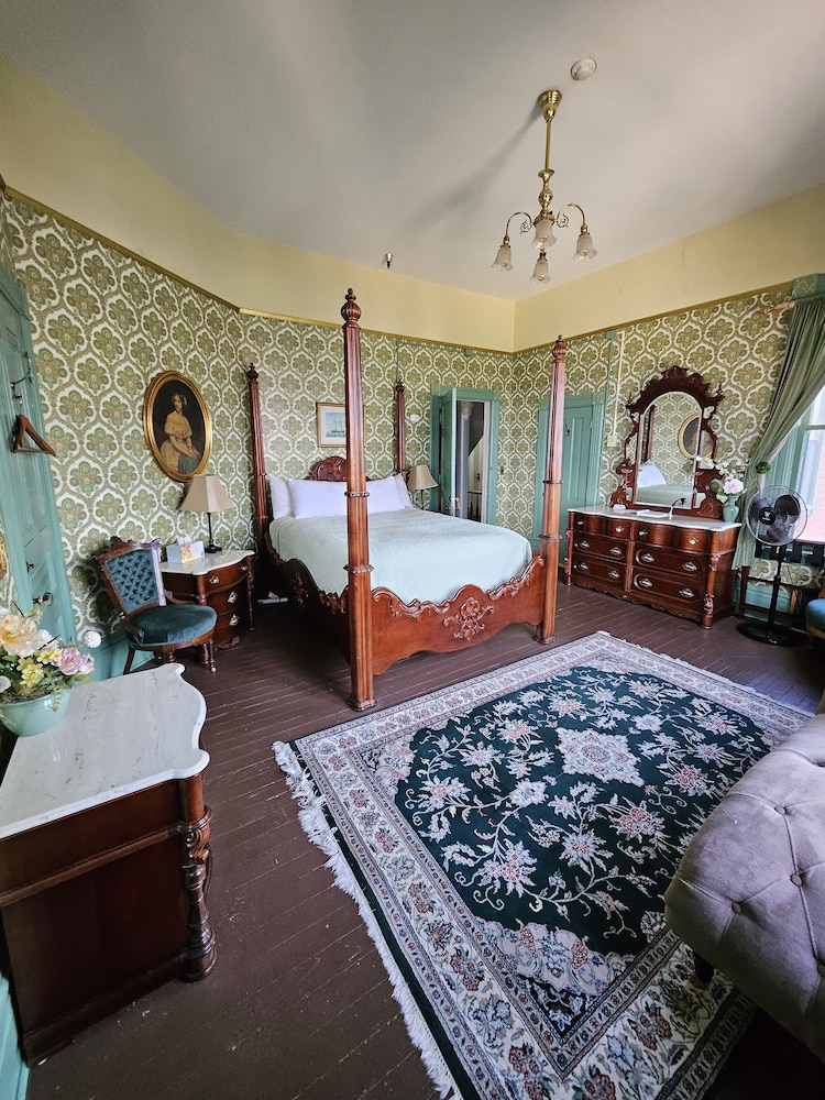 Traditional Room, 1 Queen Bed photo 1