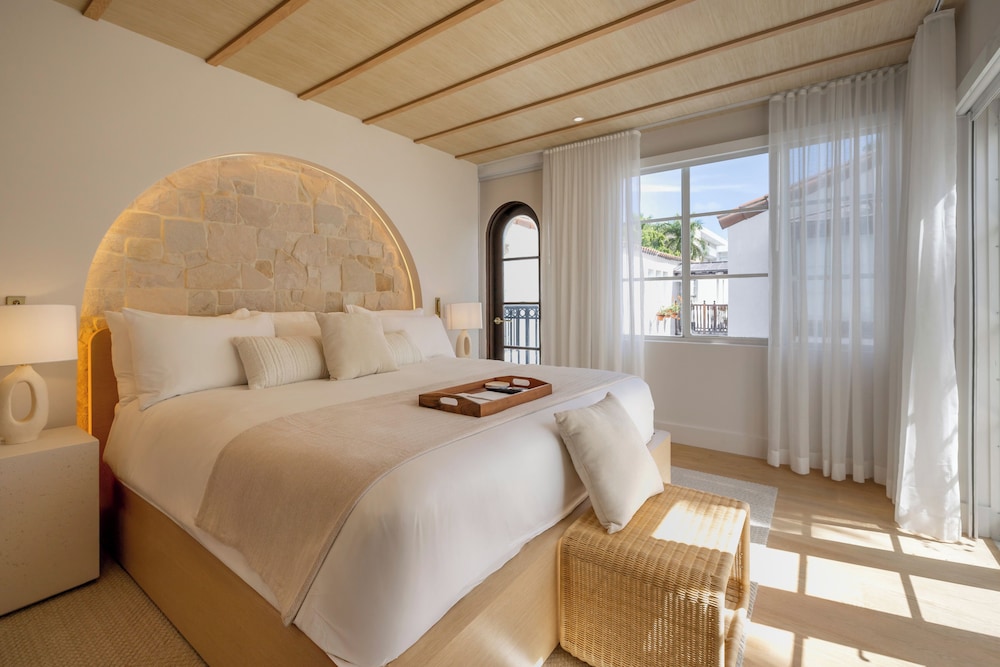 Suite, Balcony