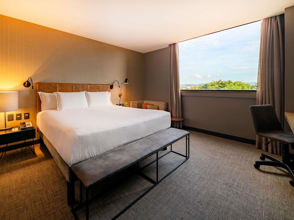 Luxury Room, 1 Queen Bed thumbnail 6