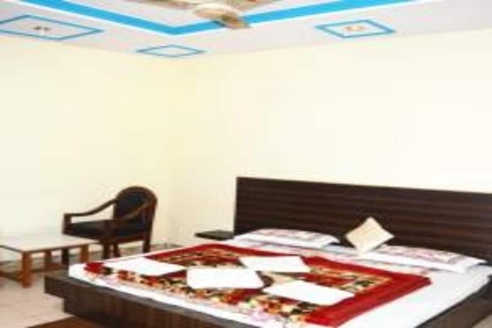 Deluxe Room - Photo 3