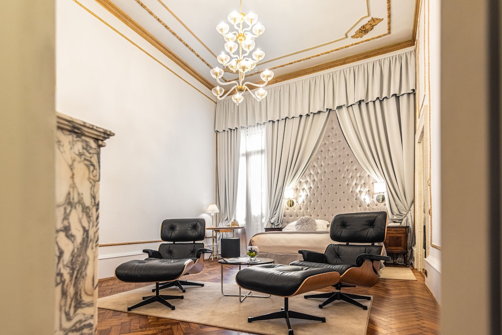 Premier Suite, 1 King Bed, Canal View