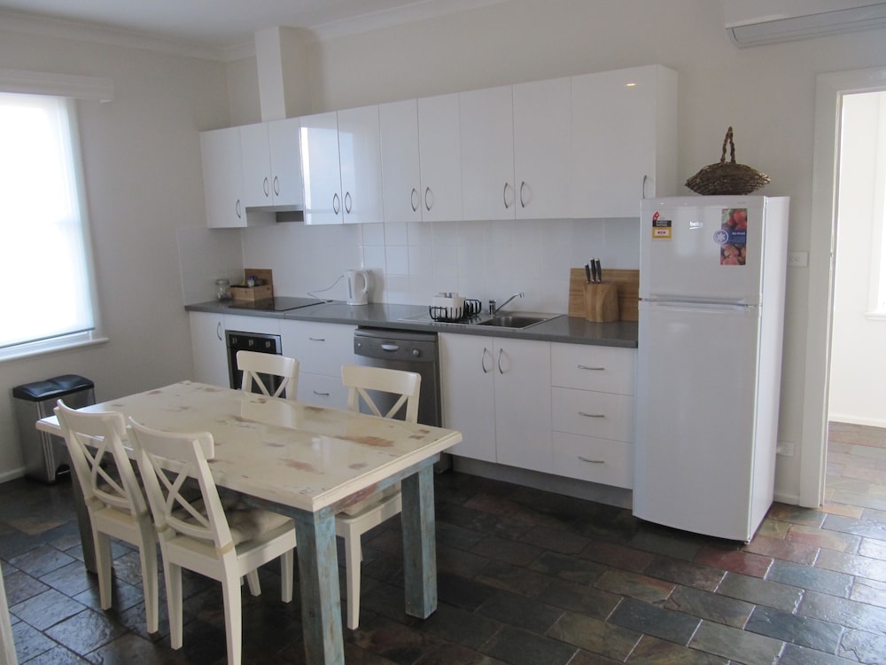 Caretakers Cottage - 1 Bedroom photo 3