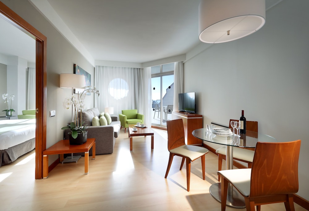 Suite, Sea View