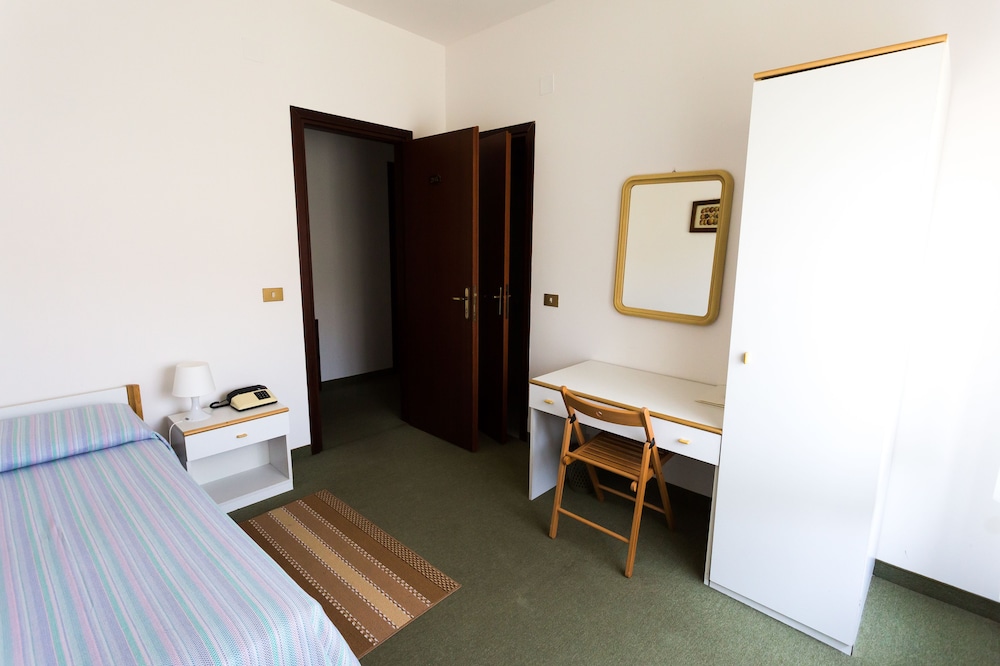 Single Room photo 1