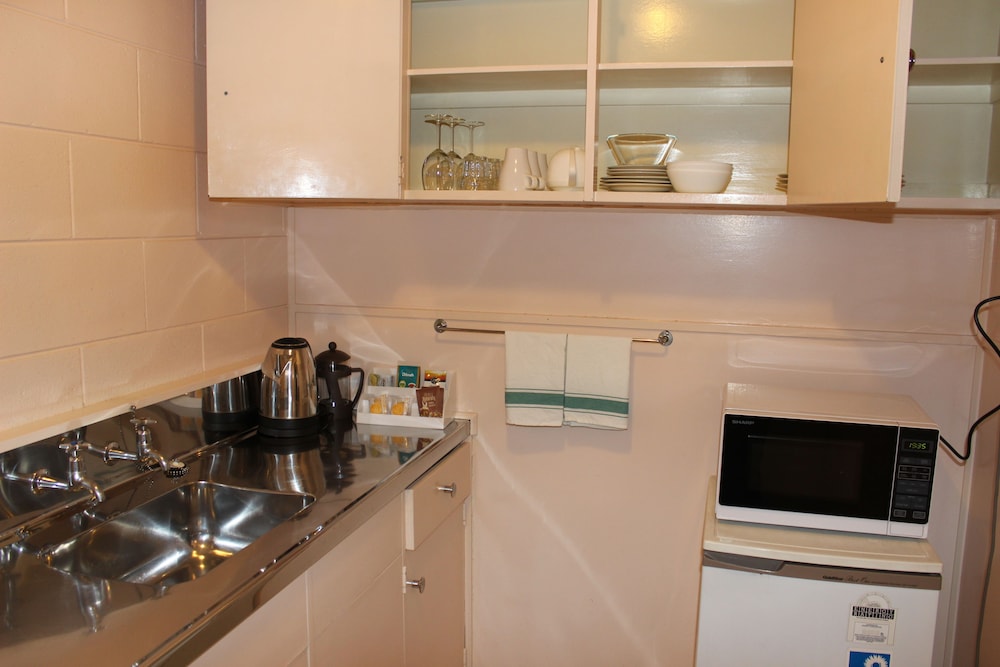 Standard Suite, 1 Bedroom, Non Smoking, Kitchen photo 2