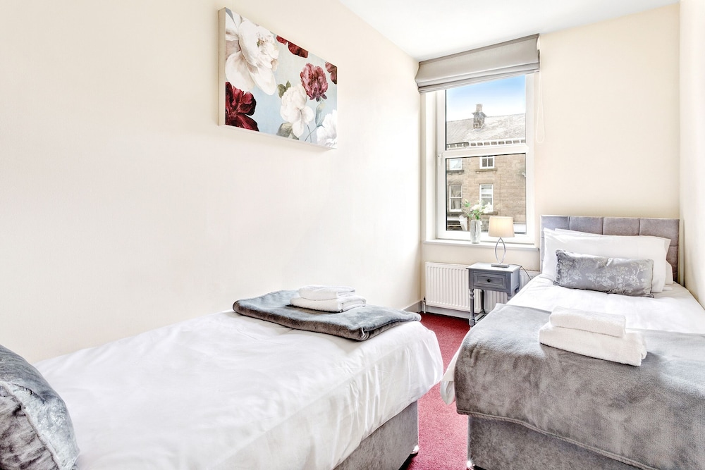 Deluxe Apartment, Ensuite, City View (2 Bed) - Photo 3